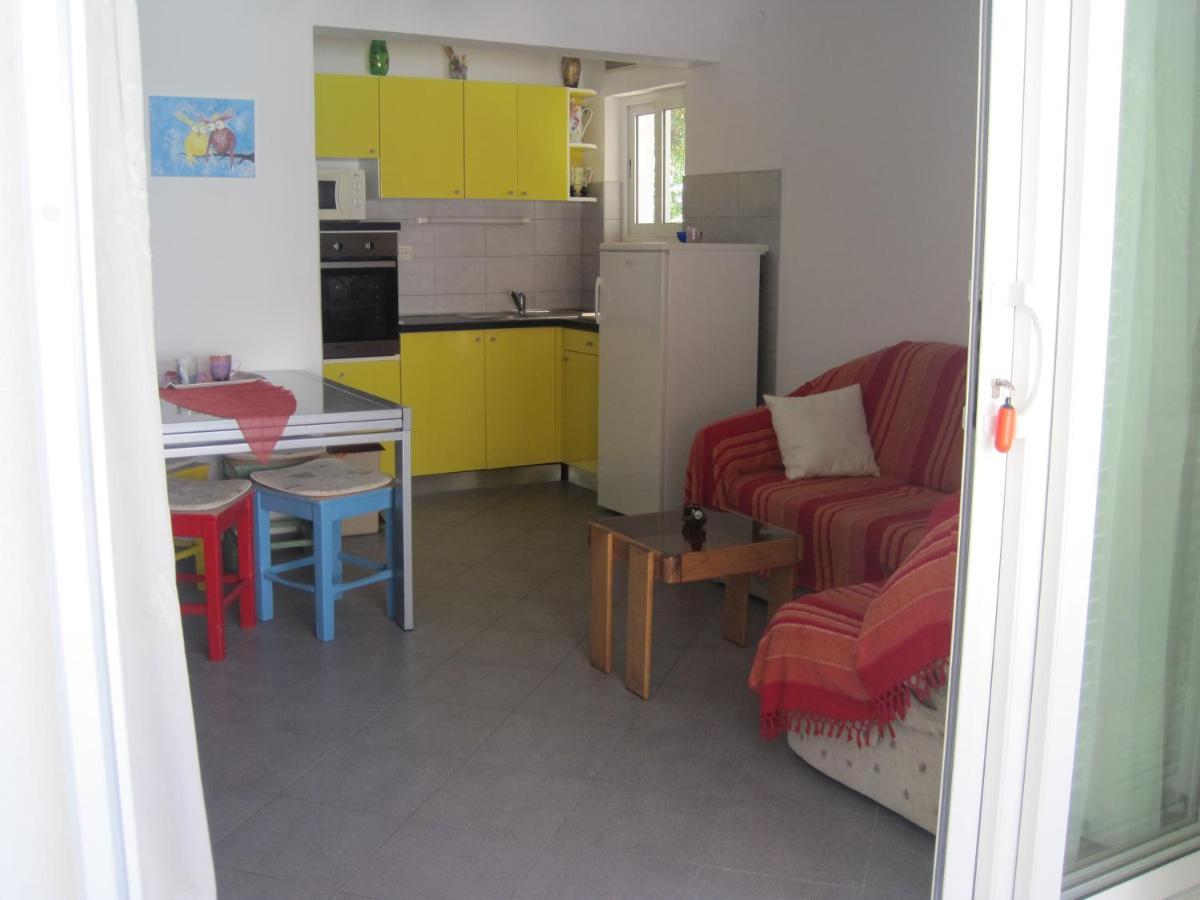 Apartments By The Sea Maslinica, Solta - 14748 Extérieur photo
