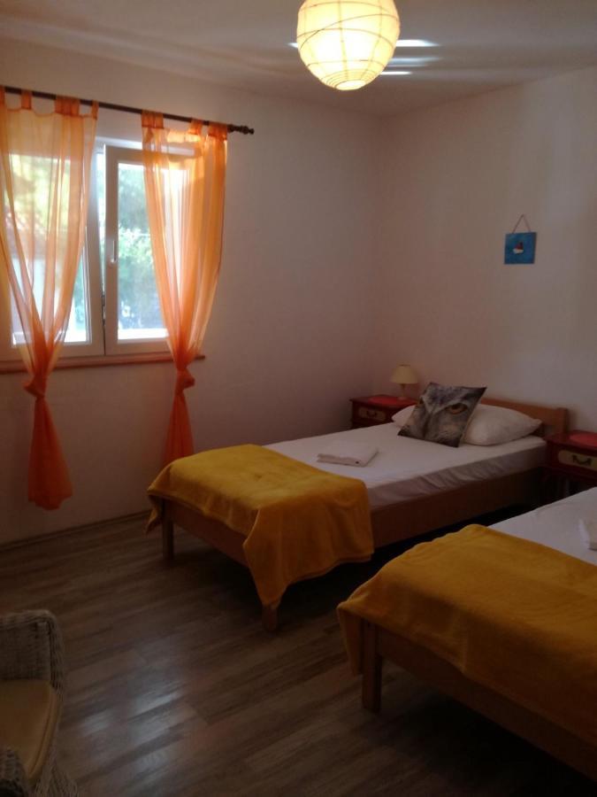 Apartments By The Sea Maslinica, Solta - 14748 Extérieur photo
